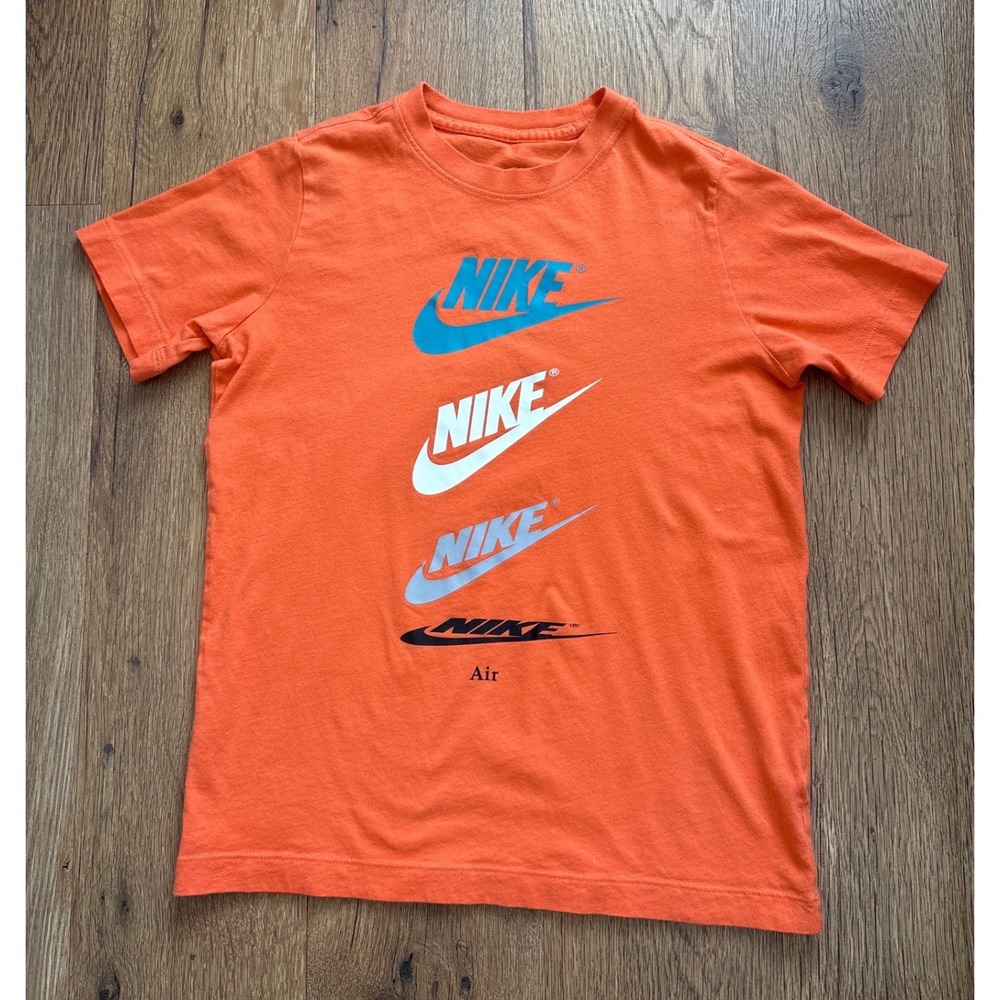Nike Air Kids Orange Stacked Logo Graphic T-Shirt Standard Fit Size Medium